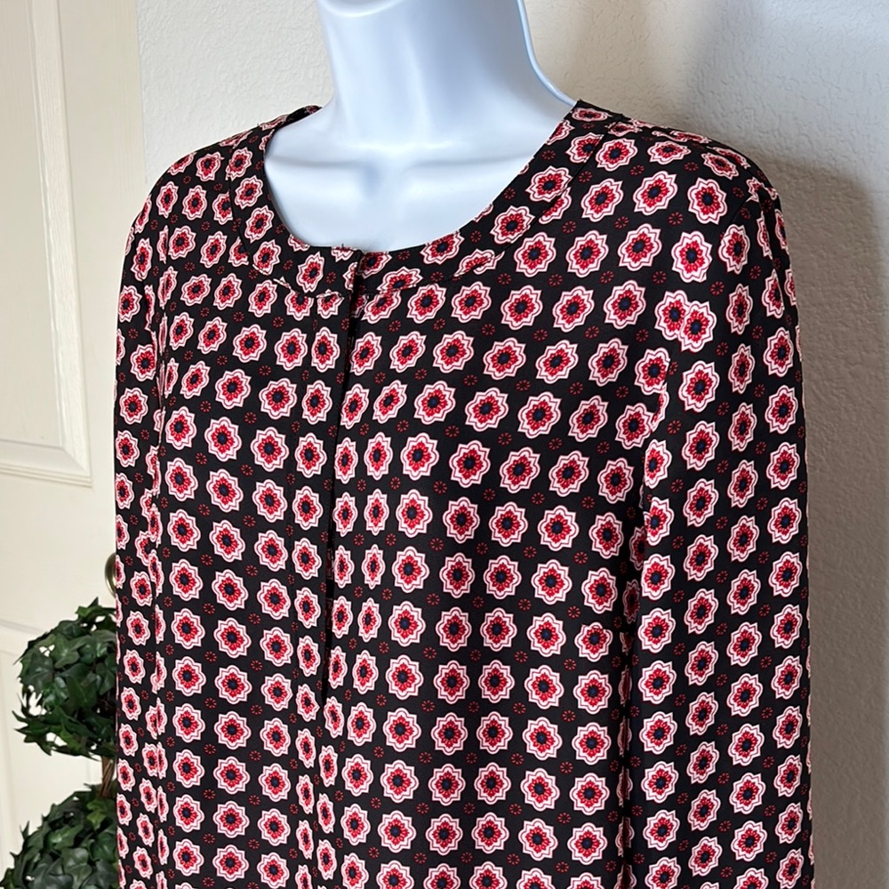 Anne Klein Red and White Graphic Long Sleeve Blouse - Picture 4 of 9